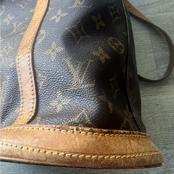 Louis Vuitton Brown GM bucket - Picture 14 of 16